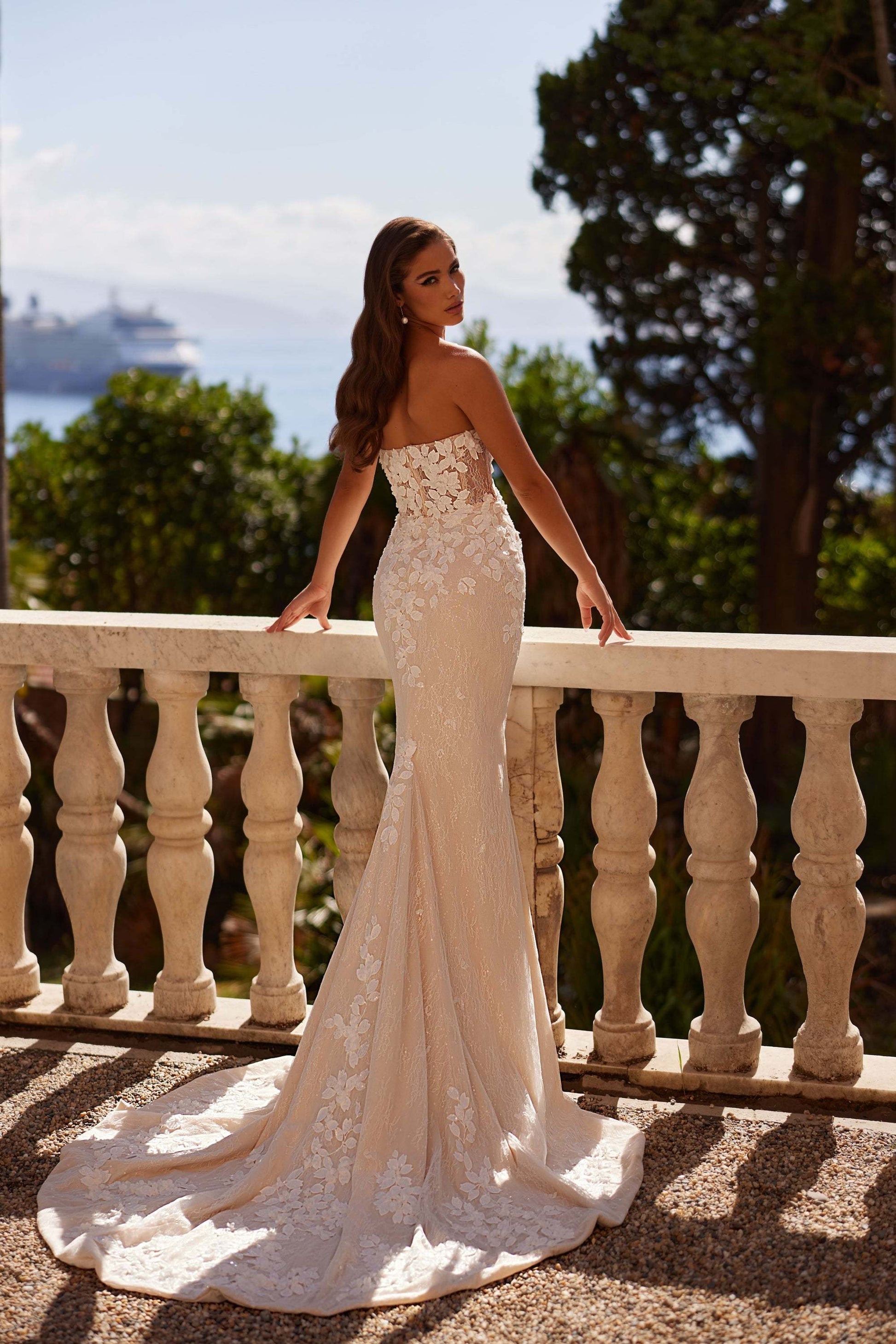 KatrinFAVORboutique-Wedding gown with detachable train Sheath bridal gowns