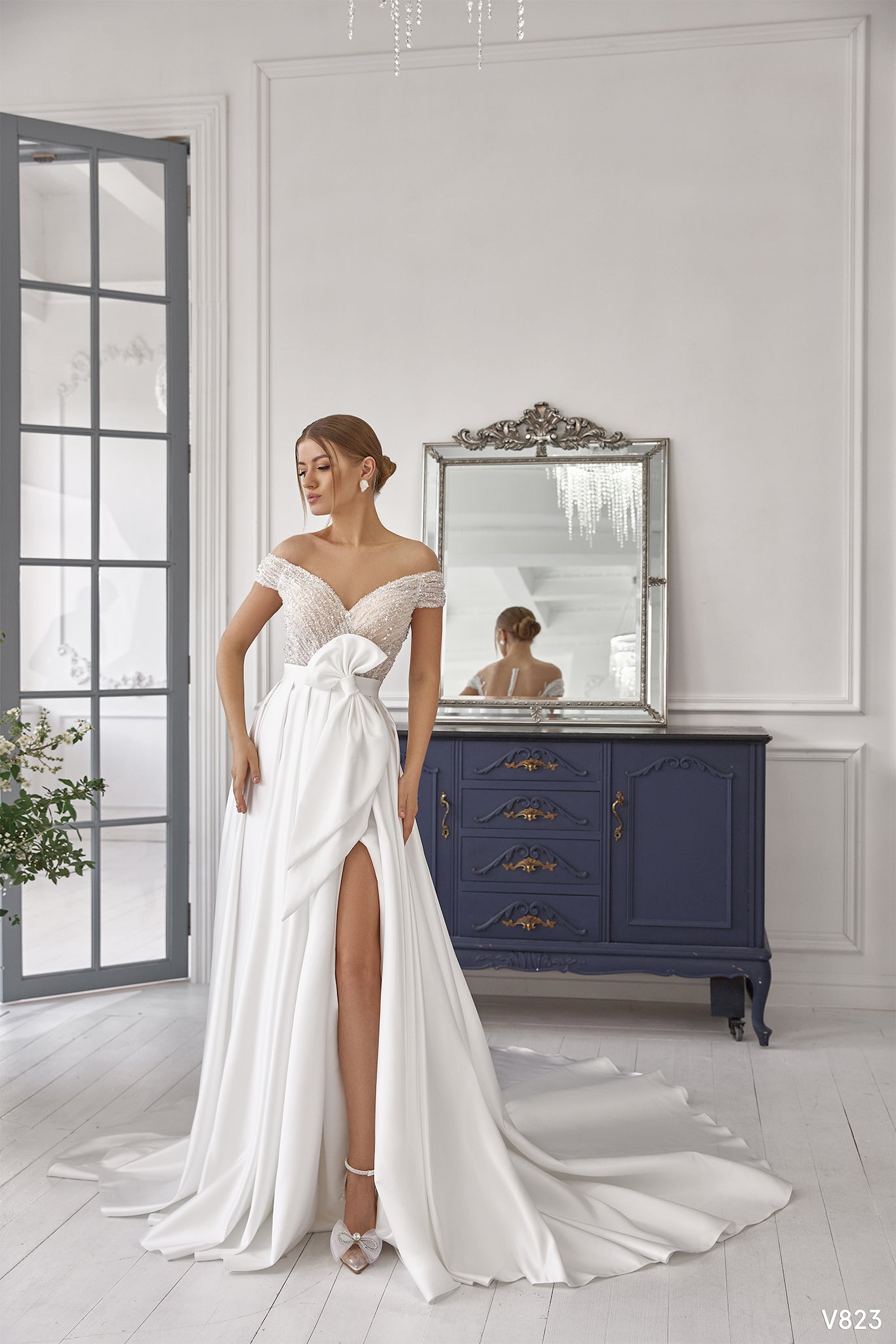 KatrinFAVORboutique-White mermaid wedding dress Wedding gowns fitted
