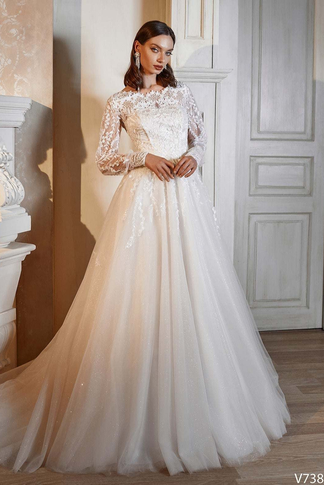 Long sleeve modest wedding dress 14 US / Ivory Long sleeve modest wedding dress 14 US / Ivory