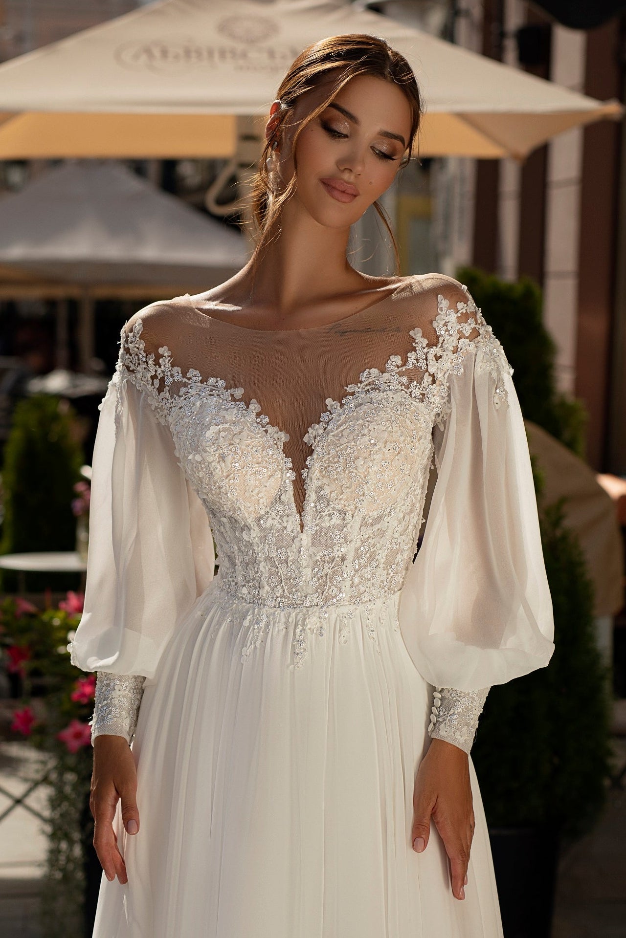 Chiffon bishop sleeve a-line wedding dress 6 US / As on photo Chiffon bishop sleeve a-line wedding dress 6 US / As on photo