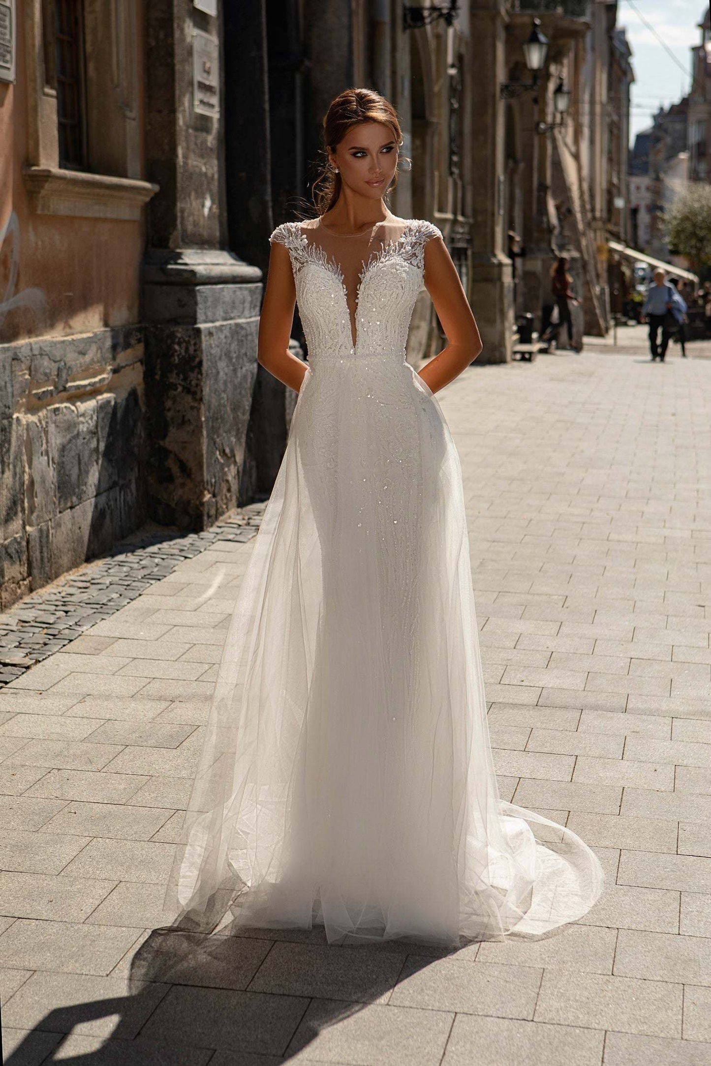 KatrinFAVORboutique-Open back lace wedding gown Amazing wedding dresses