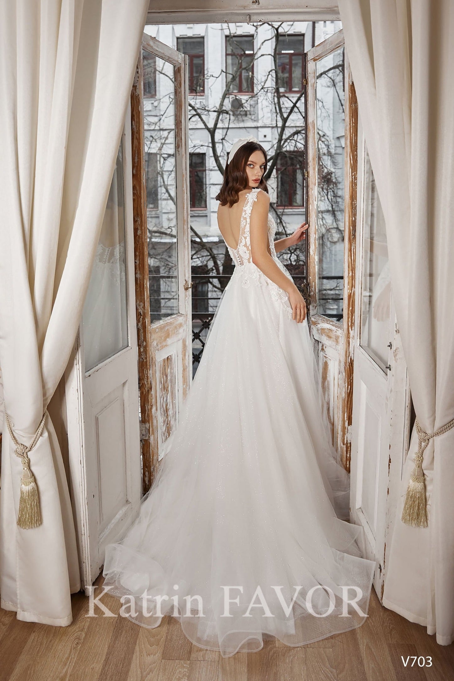 KatrinFAVORboutique-High slit wedding dress Daring wedding gowns