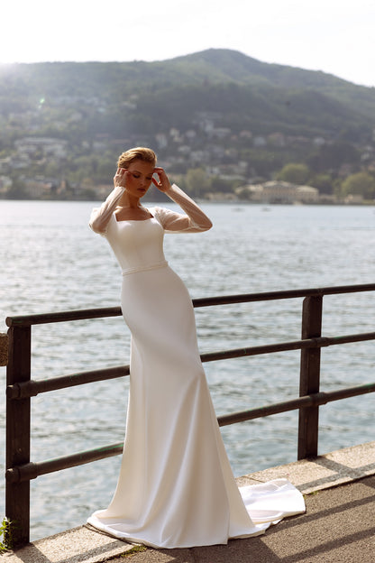 Long sleeve sheath backless wedding dress