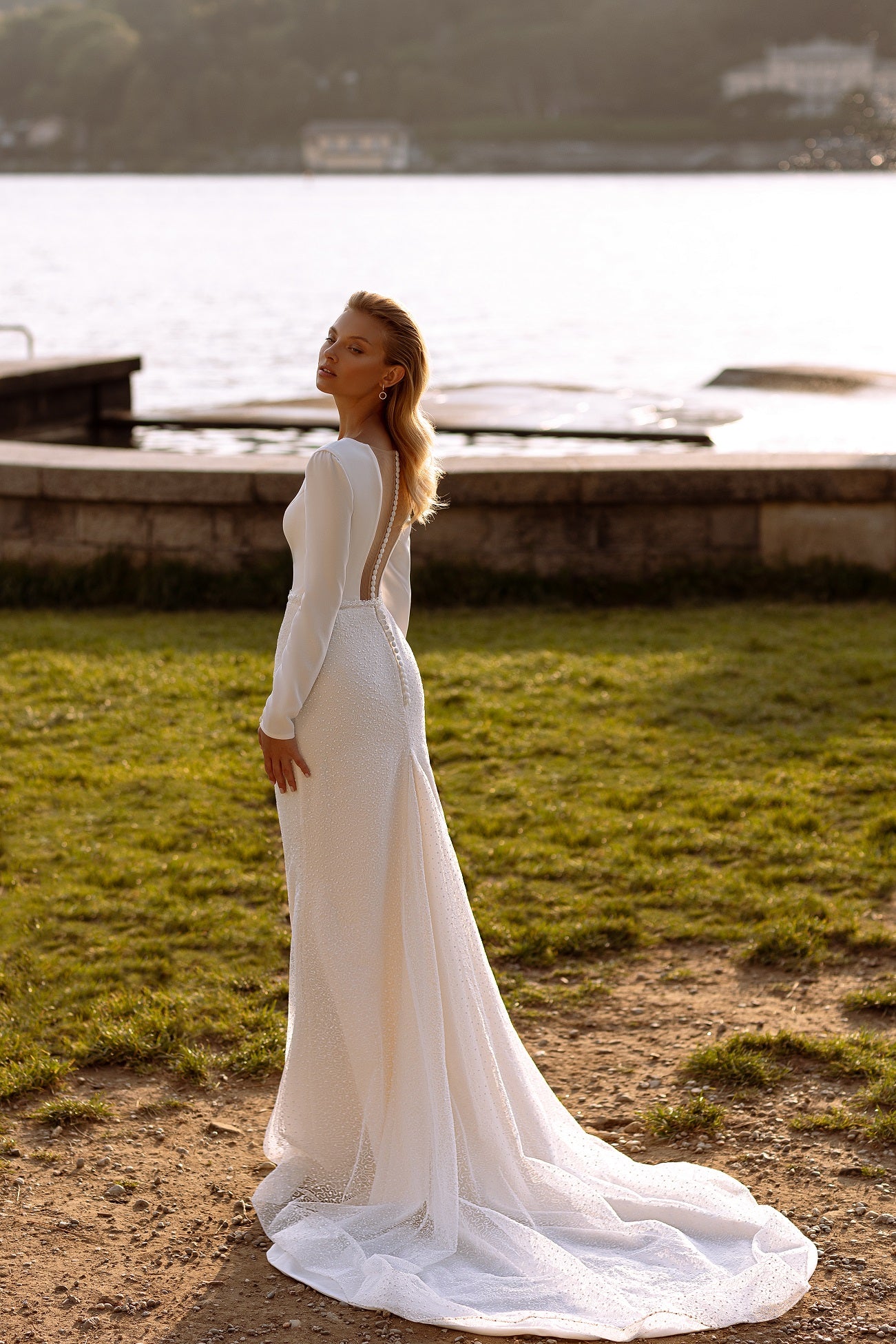 Satin long sleeve sheath wedding dress 12 US / Off White Satin long sleeve sheath wedding dress 12 US / Off White