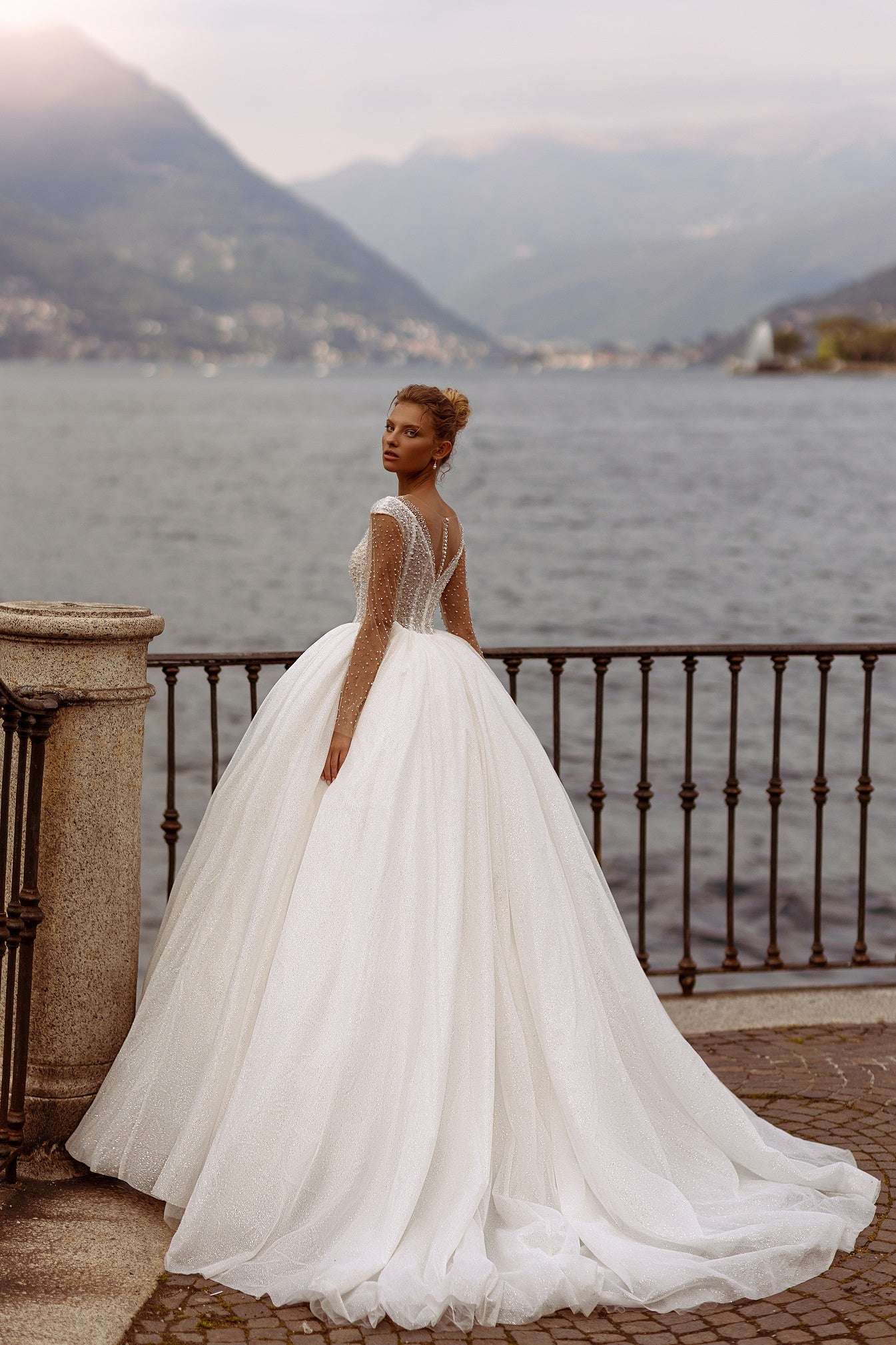 Princess ballgown sparkle wedding dress 12 US / Off White Princess ballgown sparkle wedding dress 12 US / Off White