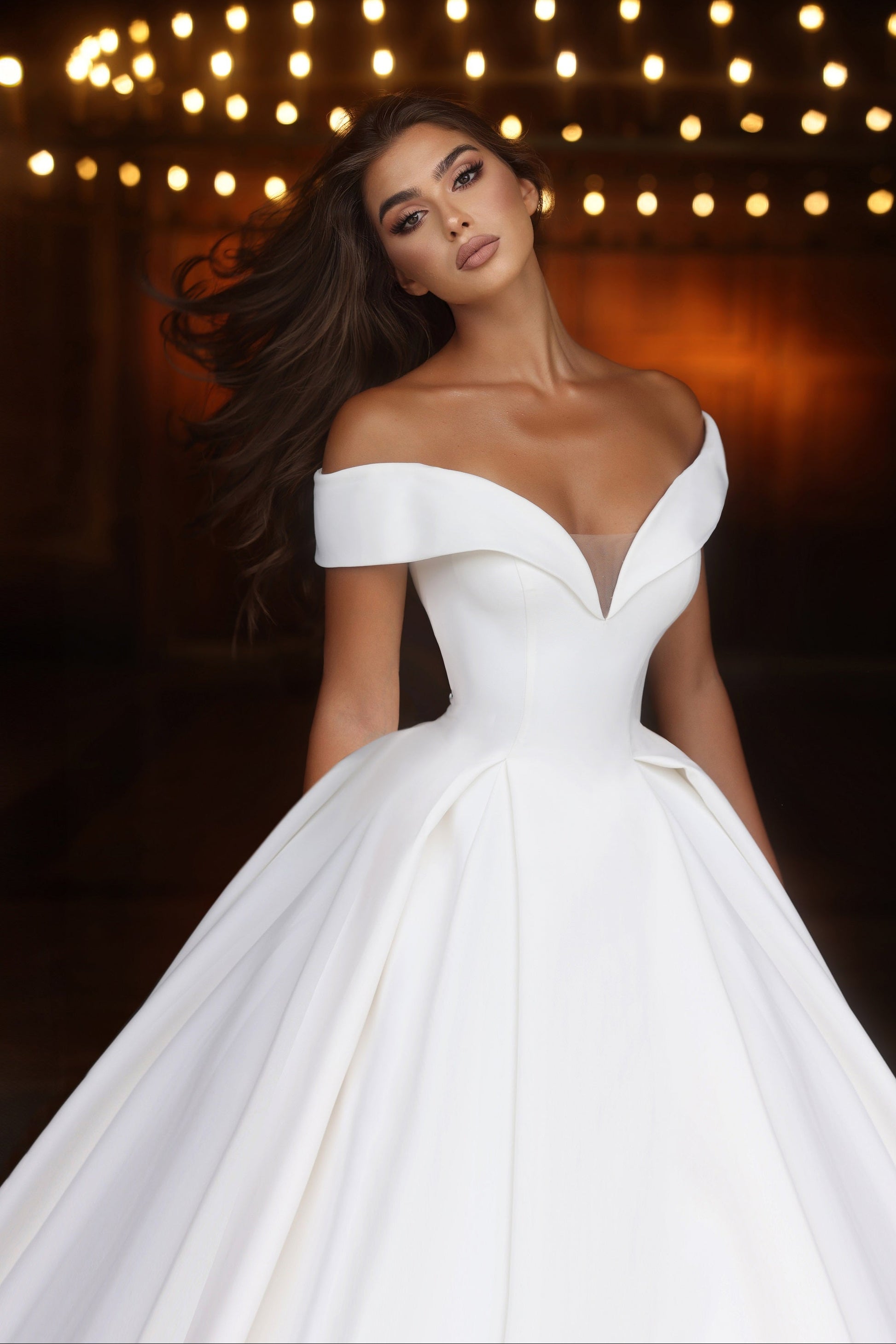 Off the shoulder satin ballgown wedding dress 14 US / Off White Off the shoulder satin ballgown wedding dress 14 US / Off White