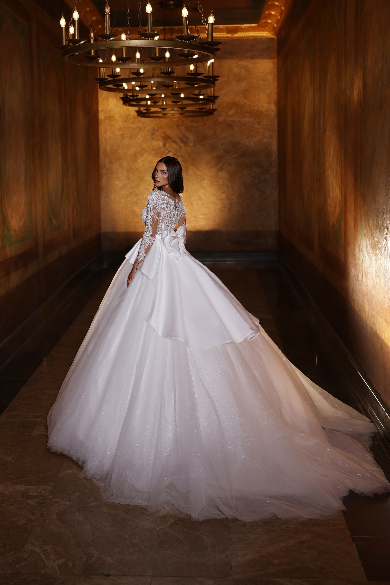 Sparkly ballgown wedding dress with basque 2 US / Off White Sparkly ballgown wedding dress with basque 2 US / Off White