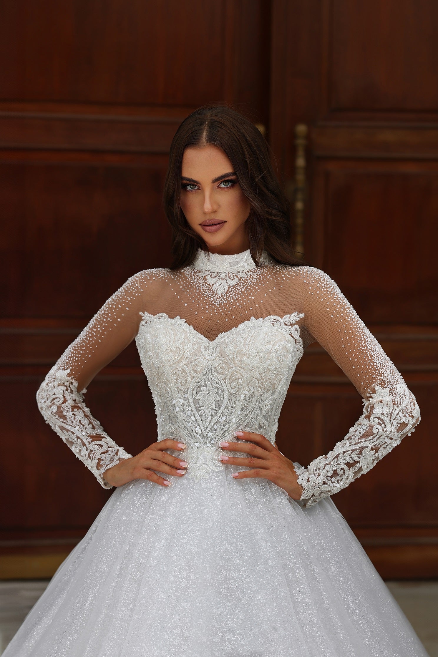 Sparkly Bride Princess Wedding Gown with Sleeves 12 US / Off White Sparkly Bride Princess Wedding Gown with Sleeves 12 US / Off White