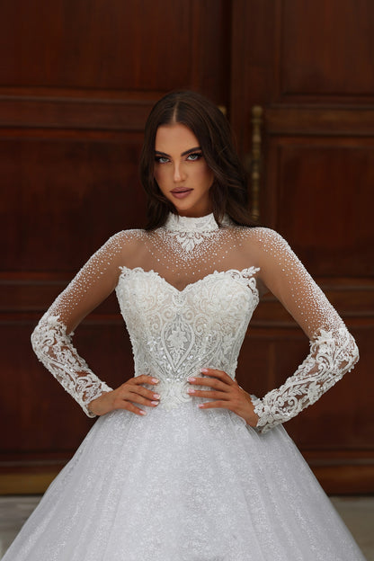 Sparkly Bride Princess Wedding Gown with Sleeves 12 US / Off White Sparkly Bride Princess Wedding Gown with Sleeves 12 US / Off White