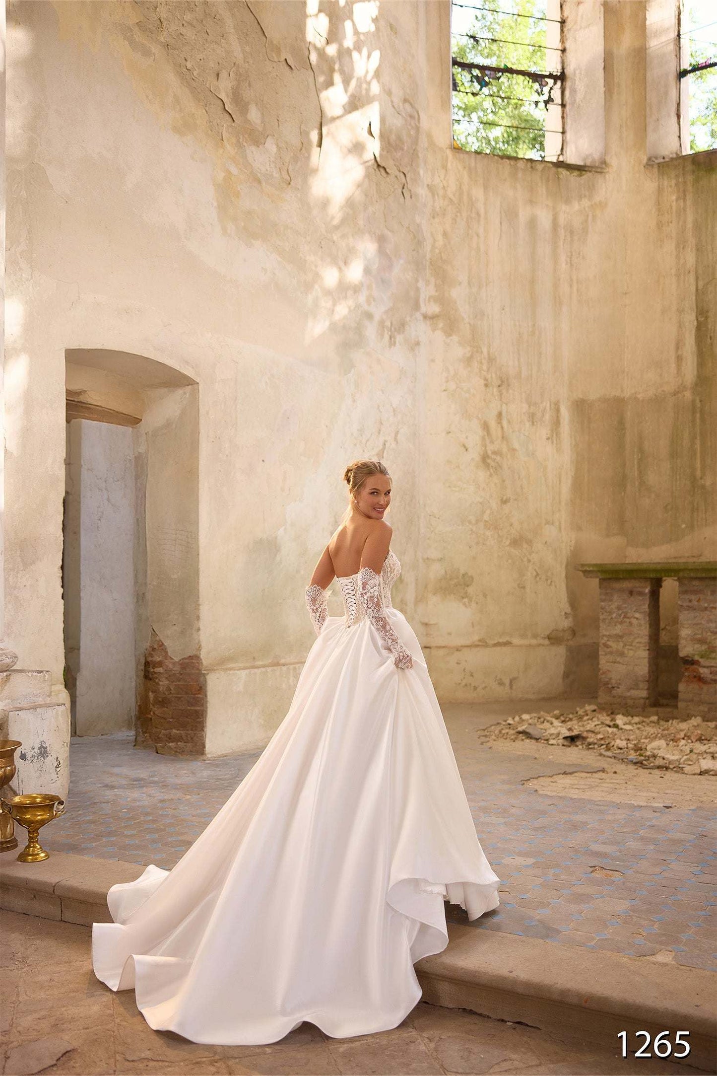 KatrinFAVORboutique-Wedding dress with gloves Latest trend wedding dresses
