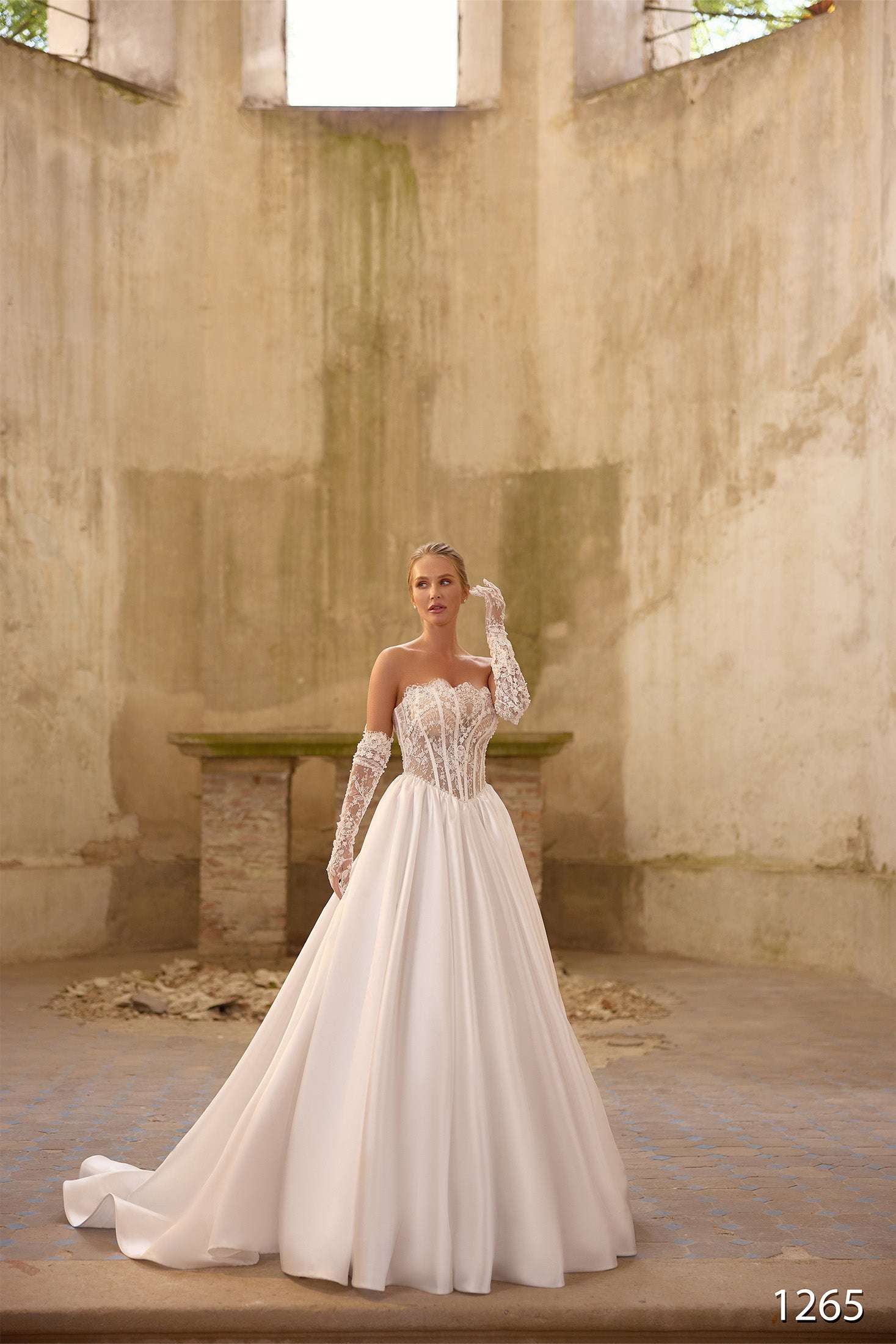 KatrinFAVORboutique-Wedding dress with gloves Latest trend wedding dresses