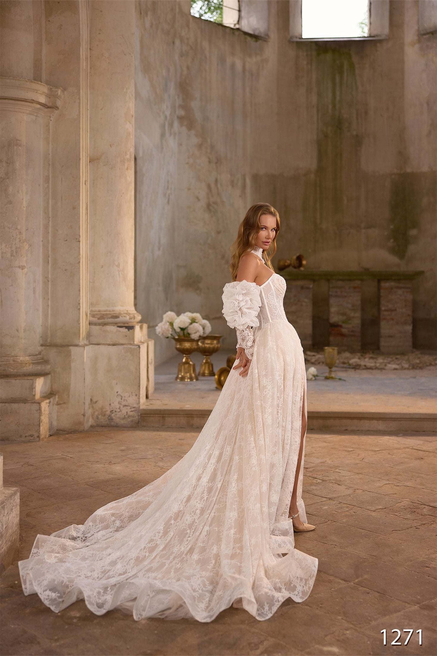 KatrinFAVORboutique-Wedding dress with removable lace sleeves Top bridal