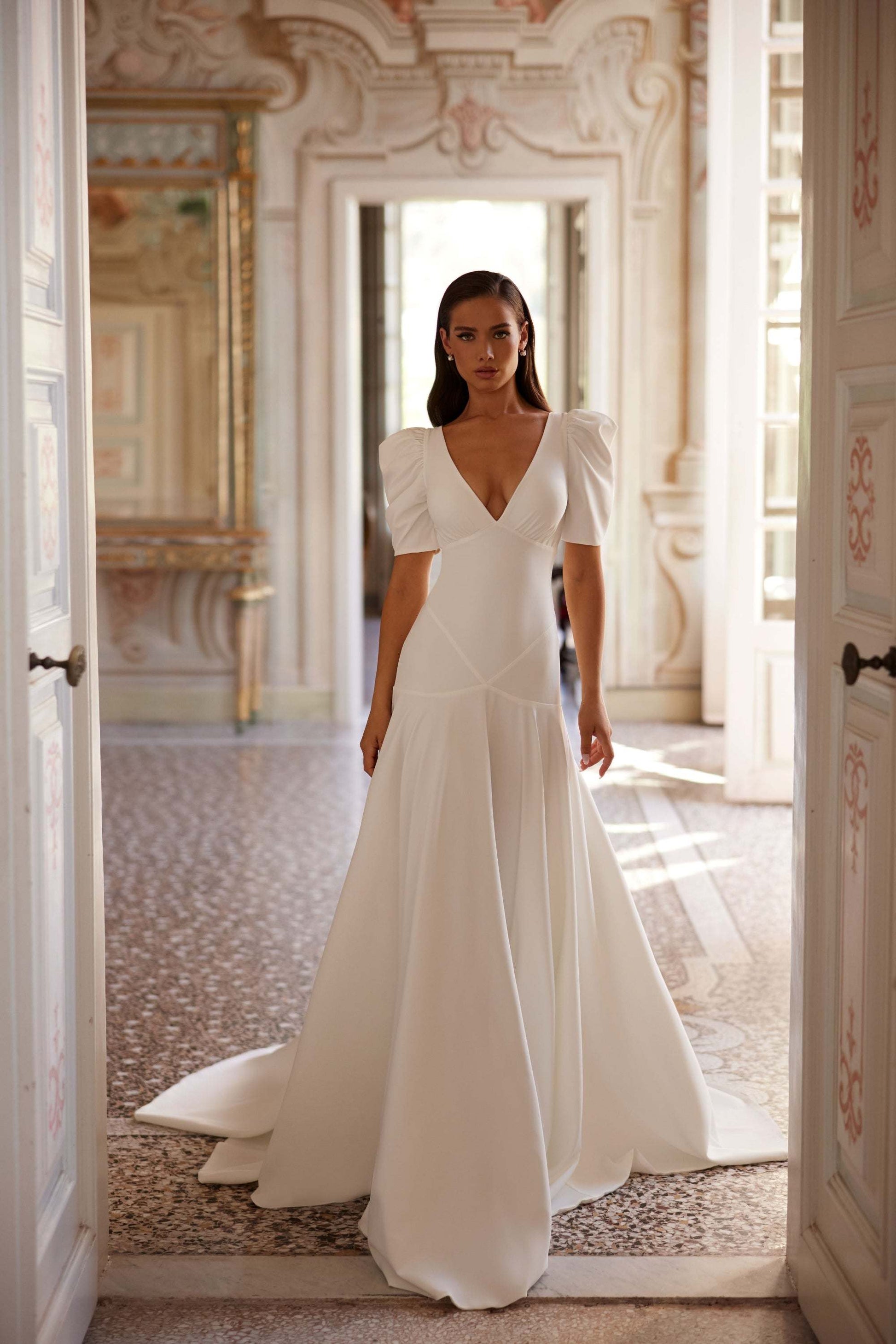 Minimalist wedding dress | Puff shoulder wedding dress Minimalist wedding dress | Puff shoulder wedding dress