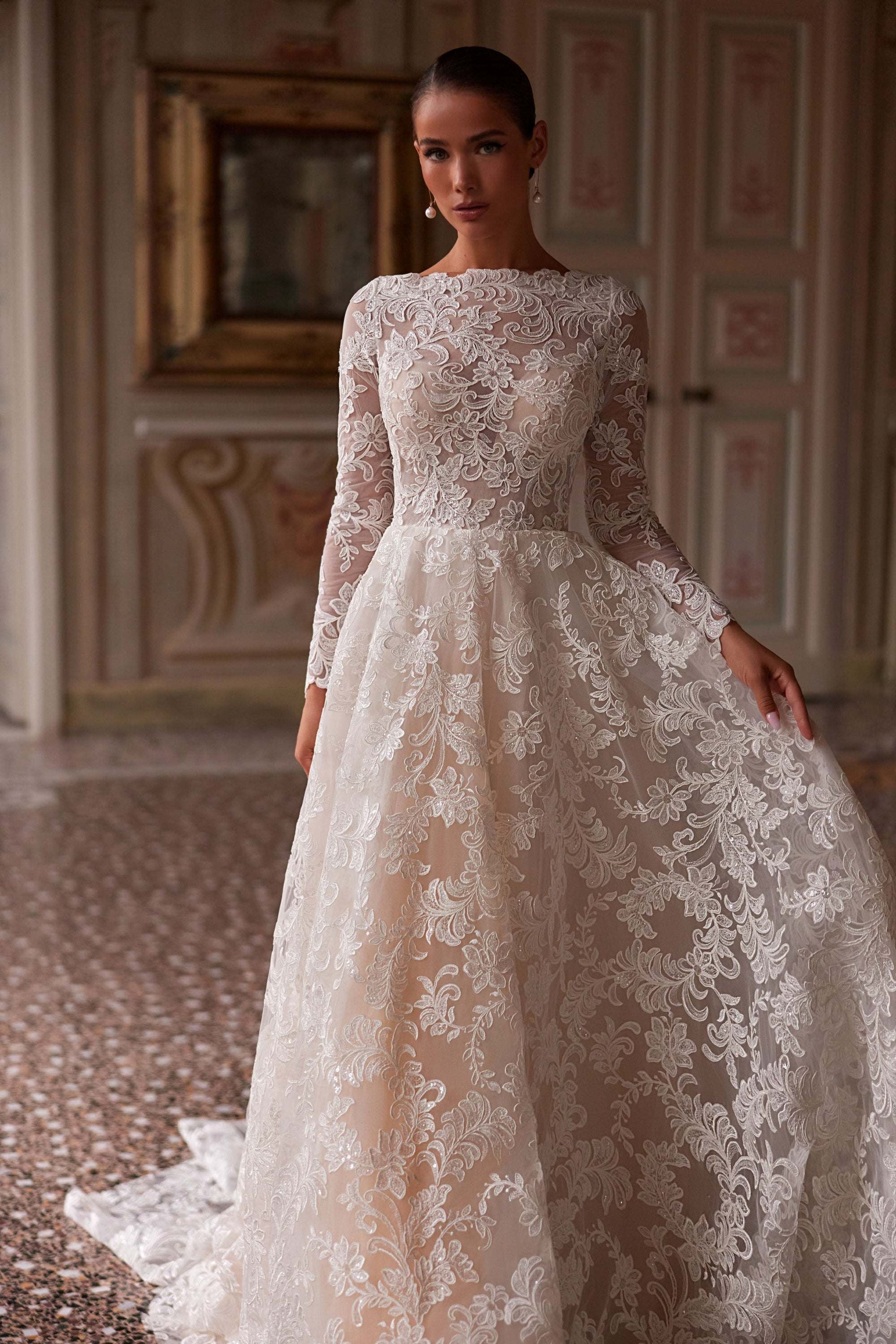 KatrinFAVORboutique-Long sleeve lace wedding dress Classic wedding looks