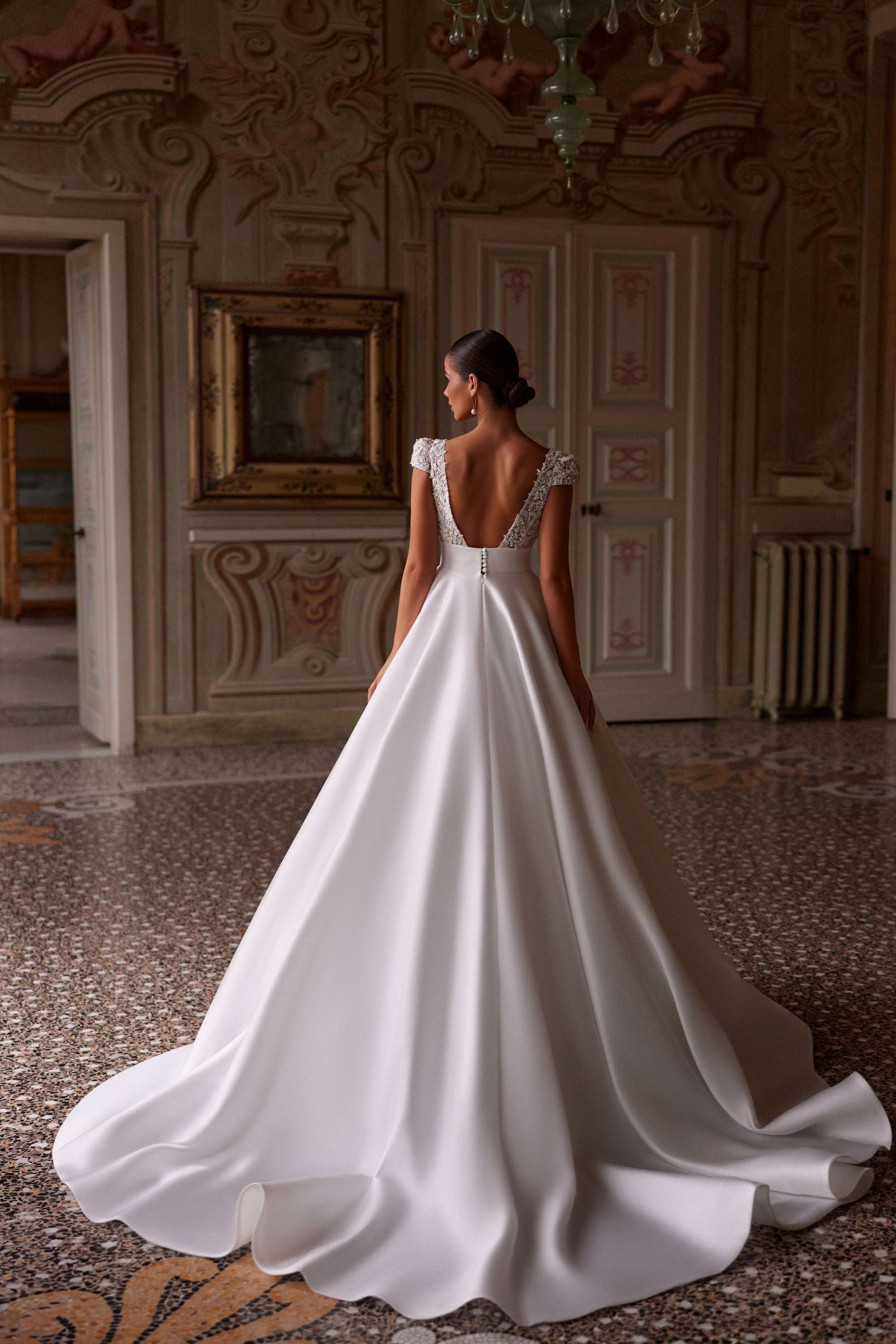 Cap sleeve wedding dress | Bridgerton style wedding gown