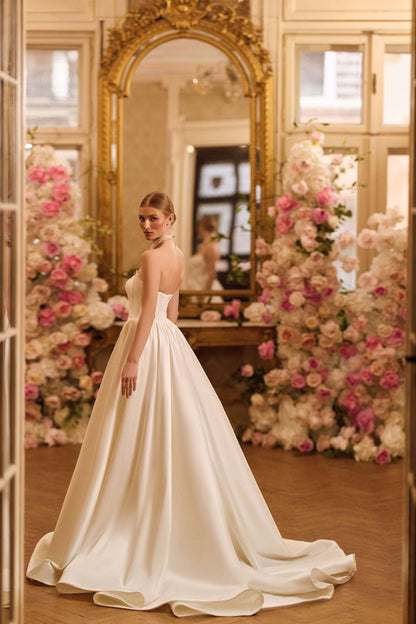 KatrinFAVORboutique-Wedding dress with detachable lace sleeves | Trending wedding gowns