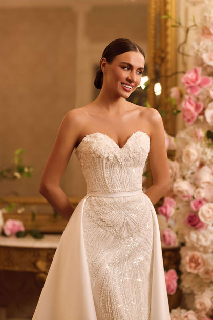 KatrinFAVORboutique-Sweetheart lace wedding dress Classic wedding looks
