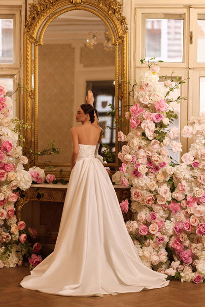 KatrinFAVORboutique-Sweetheart lace wedding dress Classic wedding looks
