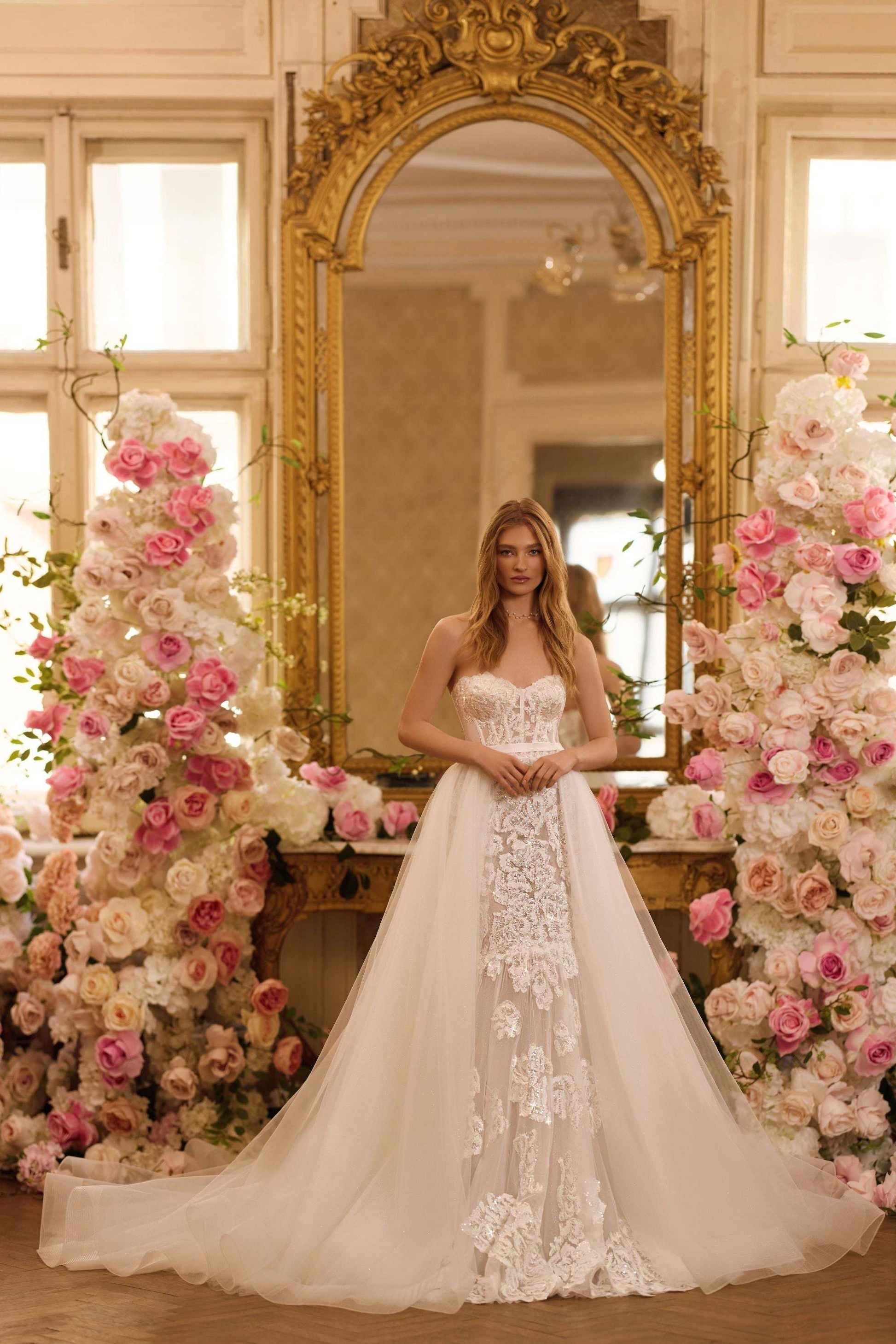 KatrinFAVORboutique-Lace mermaid style wedding dress Nice wedding outfits 