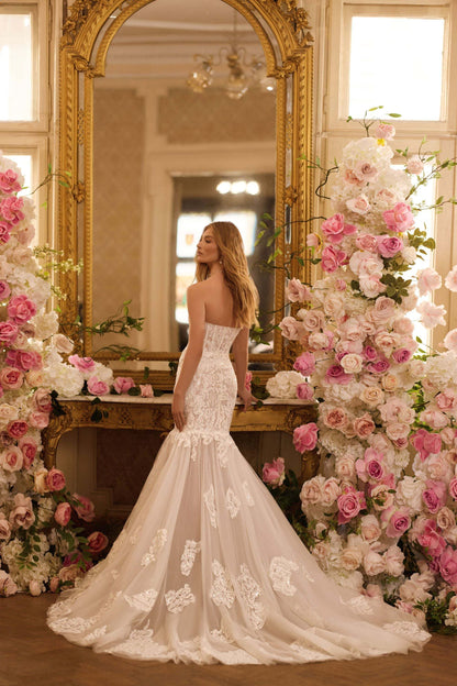 KatrinFAVORboutique-Lace mermaid style wedding dress Nice wedding outfits 