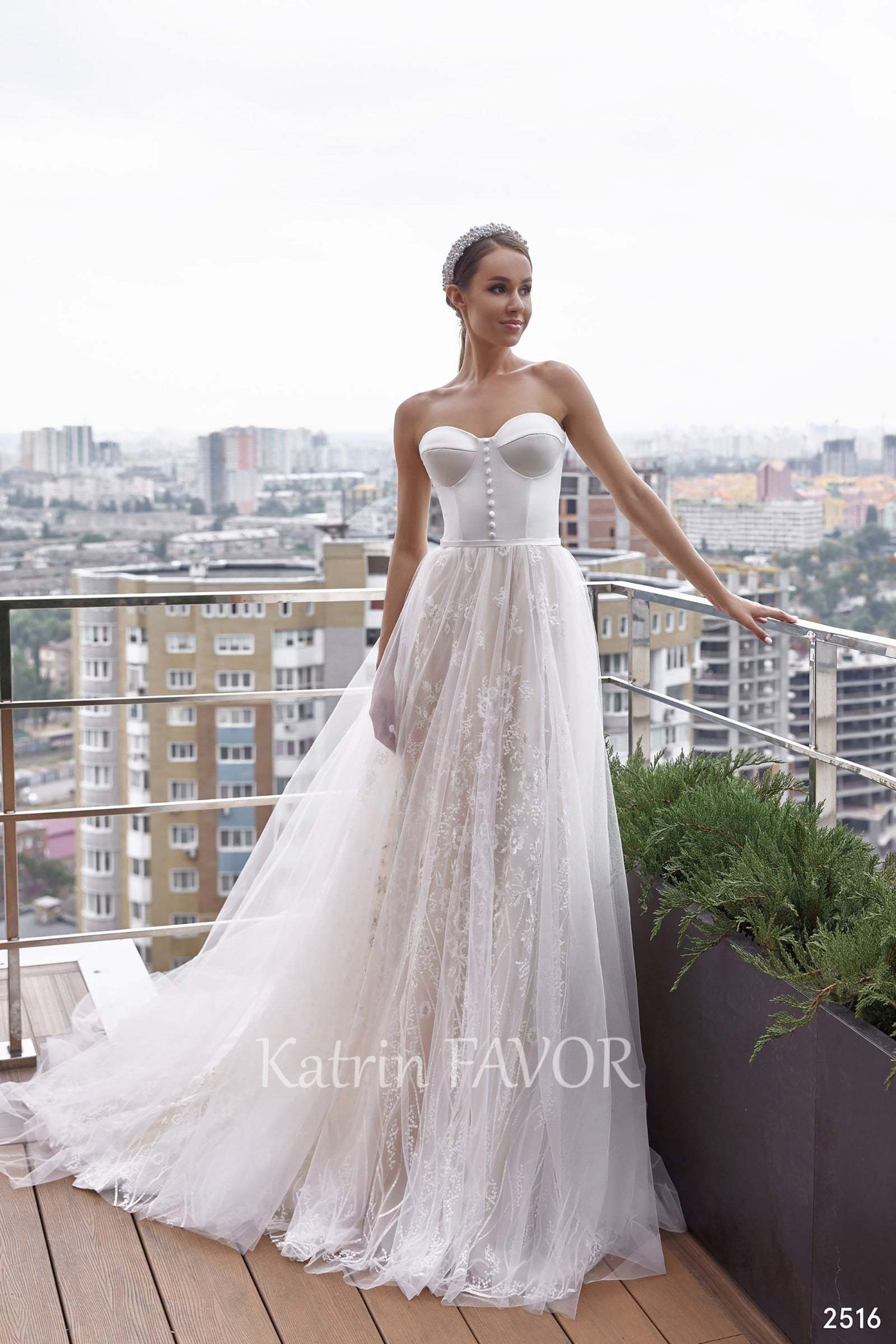 KatrinFAVORboutique-Fairytale wedding dress Puff sleeve wedding gown