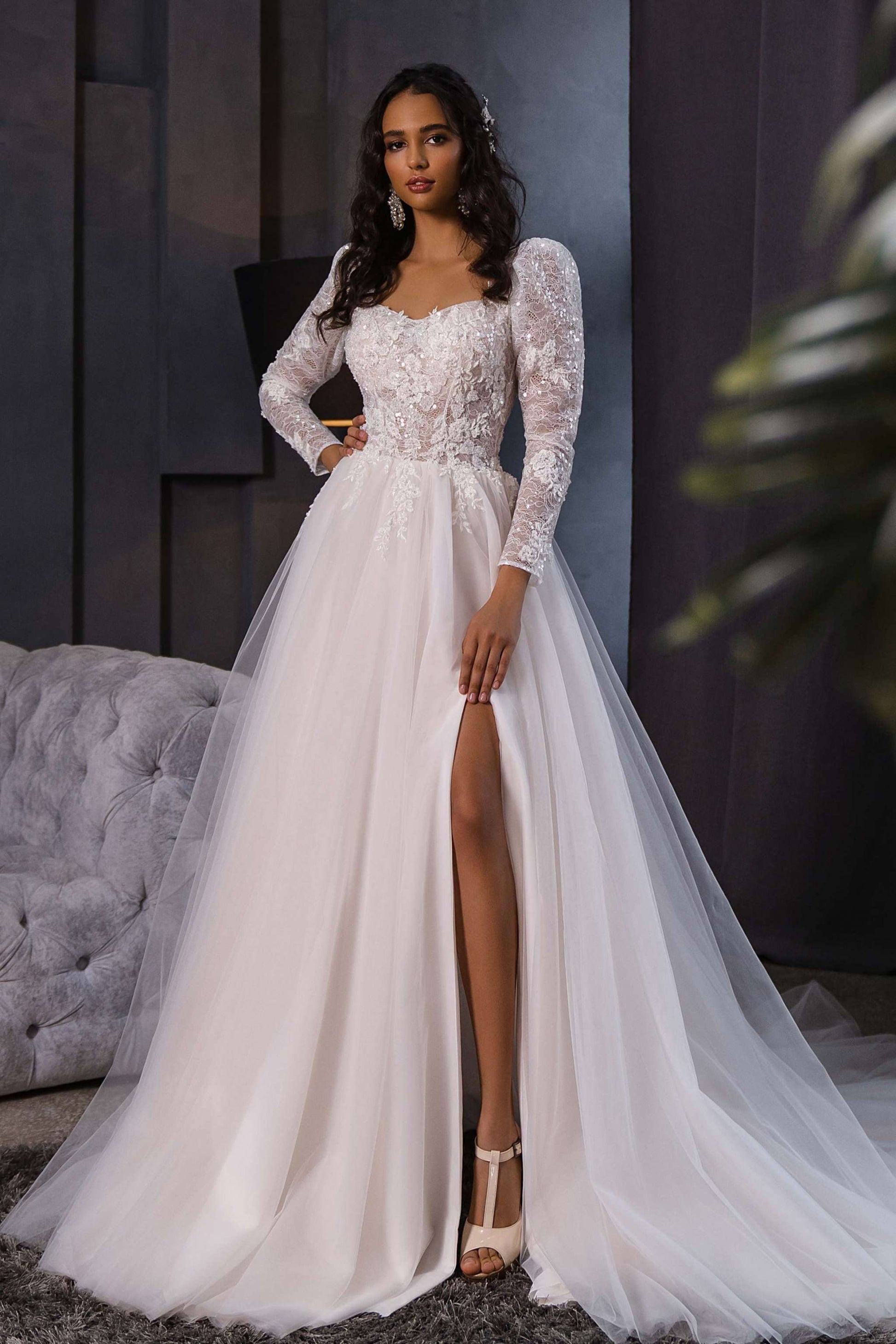 KatrinFAVORboutique-Wedding outfit with sleeves Modern bridal designers 