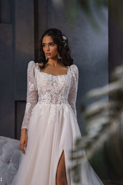 KatrinFAVORboutique-Wedding outfit with sleeves Modern bridal designers 