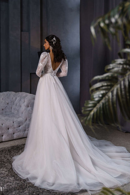 KatrinFAVORboutique-Wedding outfit with sleeves Modern bridal designers 