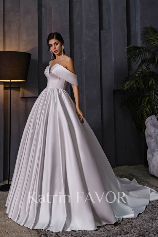 KatrinFAVORboutique-Simple ballgown wedding dress