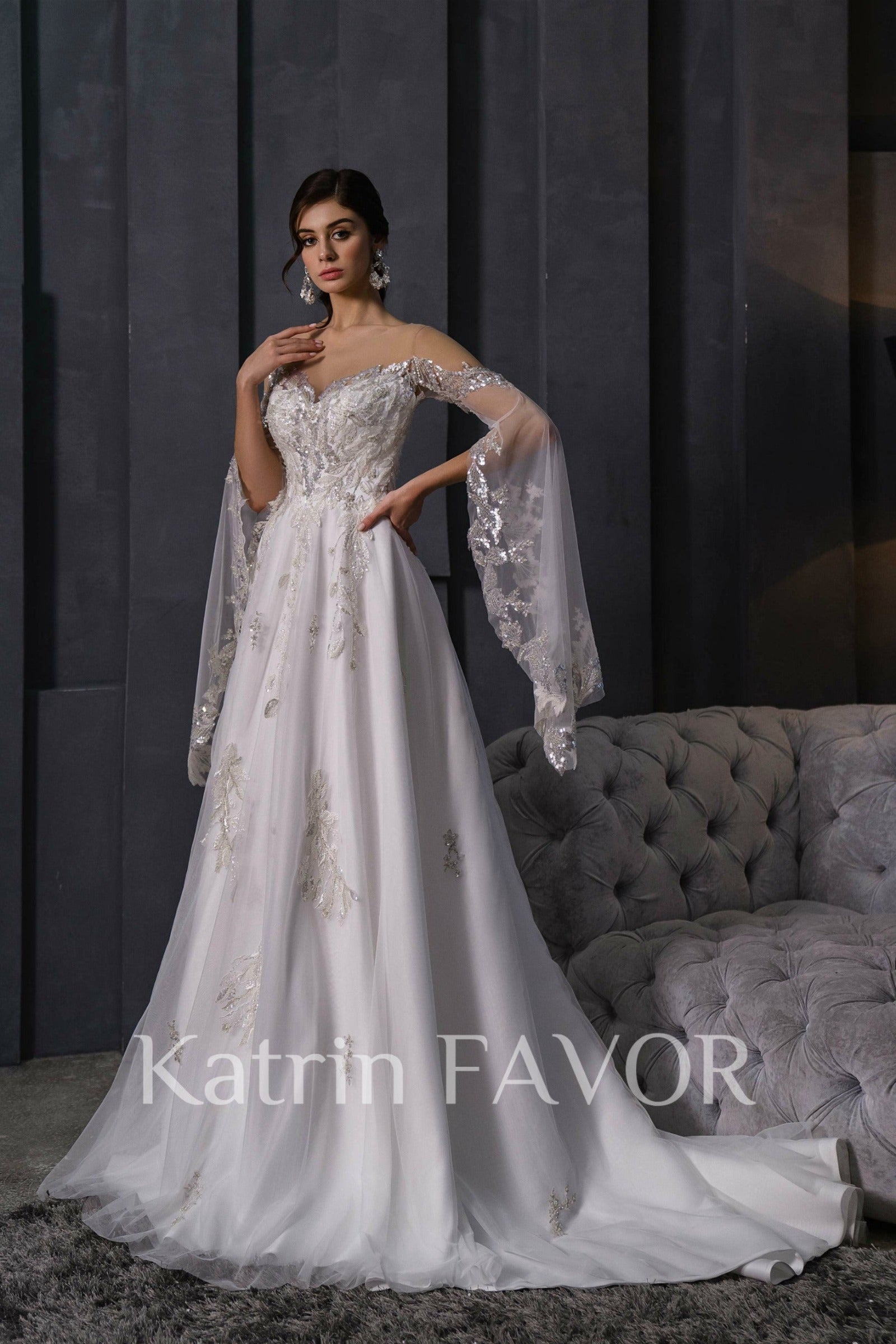 Medieval wedding dress Flutter sleeve wedding dress