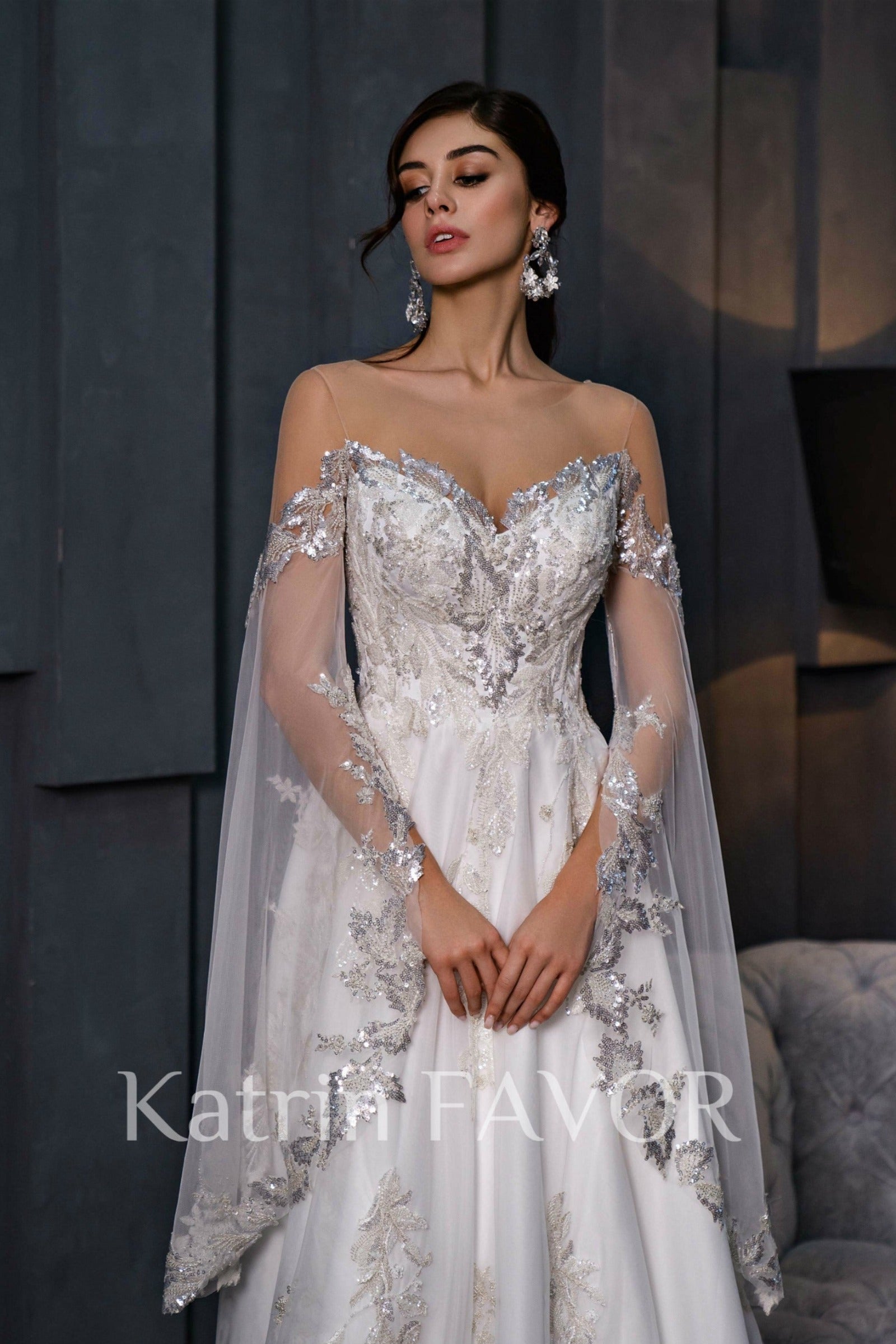 Medieval wedding dress Flutter sleeve wedding dress