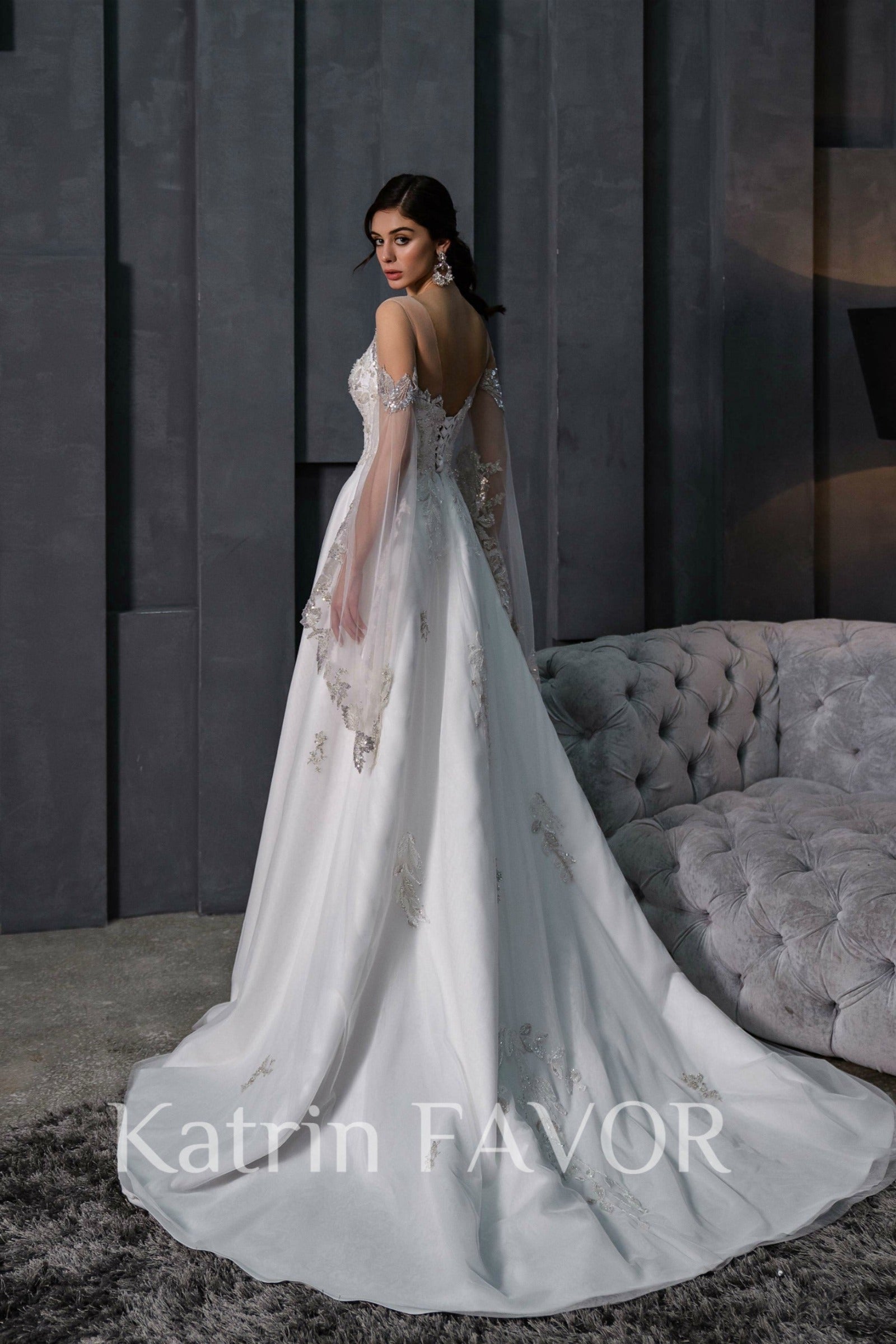 Medieval wedding dress Flutter sleeve wedding dress