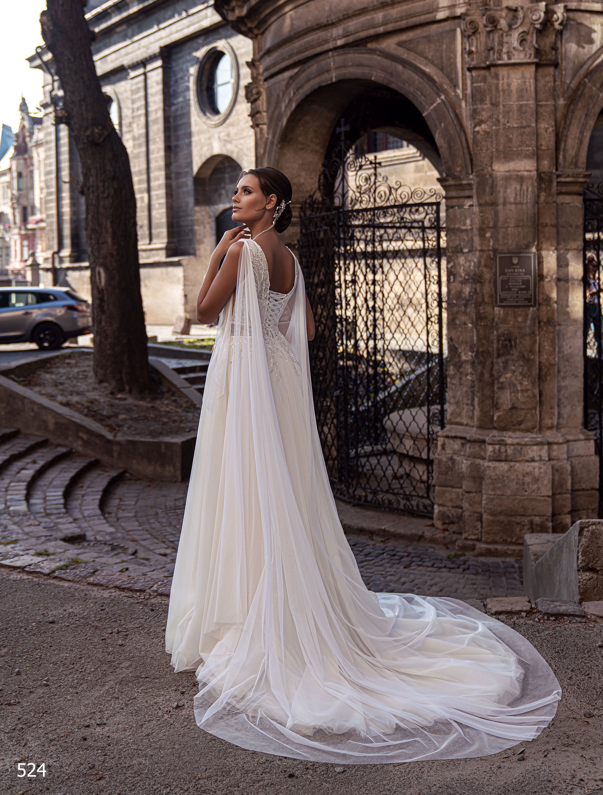Bohemian maternity wedding dress | Tulle cape wedding