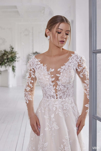 KatrinFAVORboutique-Floral embroidered wedding dress Spring wedding looks