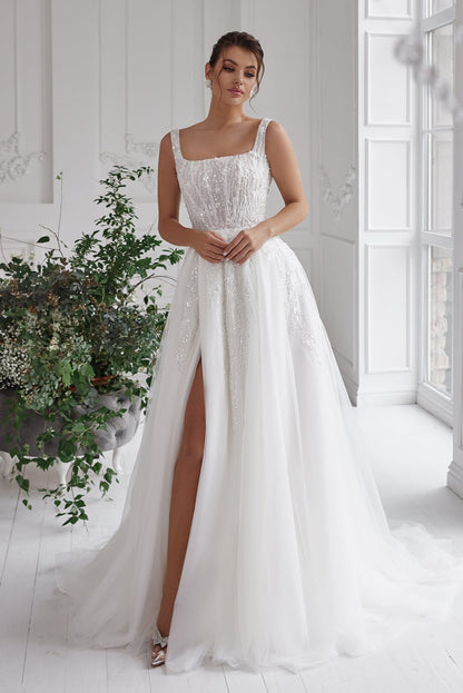 Square neckline wedding dress| Embroidered a-line wedding dress Katrin FAVOR boutique Square neckline wedding dress| Embroidered a-line wedding dress Katrin FAVOR boutique