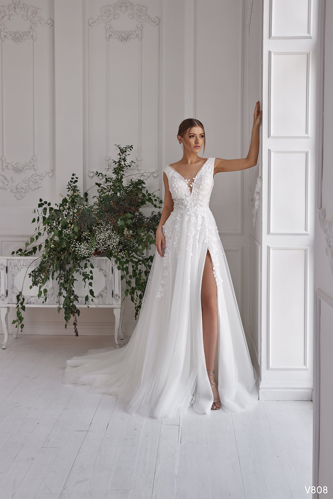 A-line tulle wedding dress Floral embroidered wedding gown