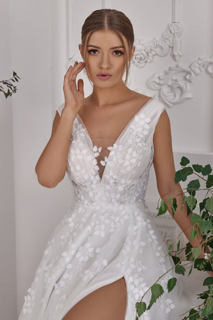 A-line tulle wedding dress Floral embroidered wedding gown