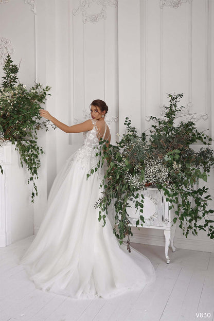 KatrinFAVORboutique-Wedding dress floral White sparkly wedding dress