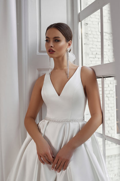 Simple elegant V-neck satin wedding dress