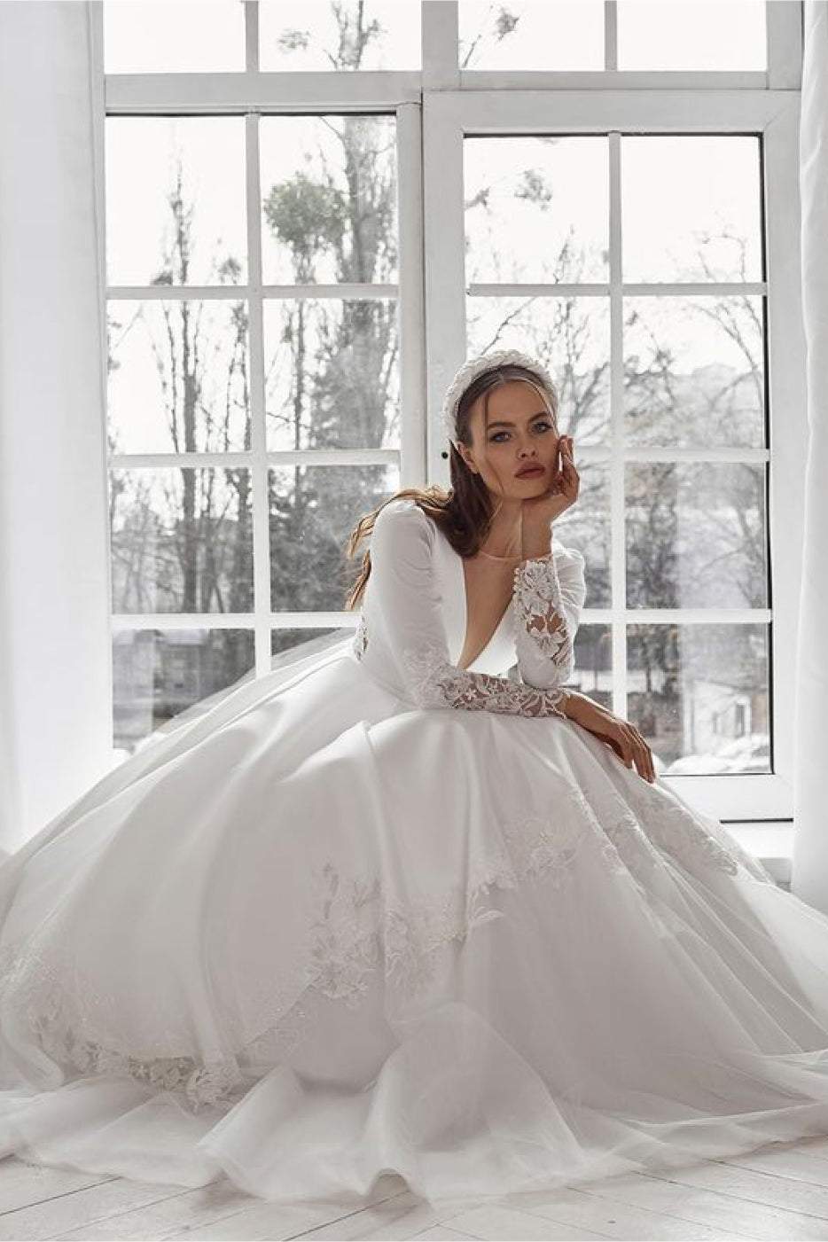 Long sleeve satin wedding gown | Chic wedding outfits Long sleeve satin wedding gown | Chic wedding outfits