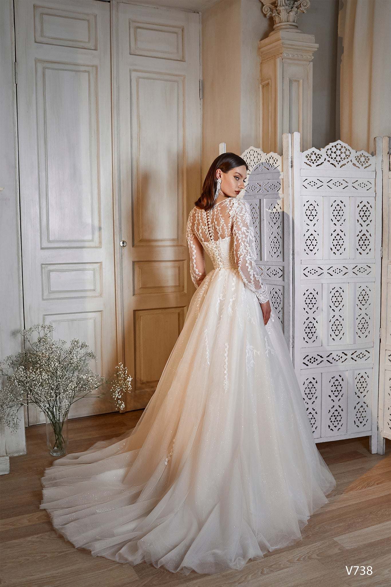 Long Sleeve Modest Wedding Dress 14 US / Ivory Long Sleeve Modest Wedding Dress 14 US / Ivory