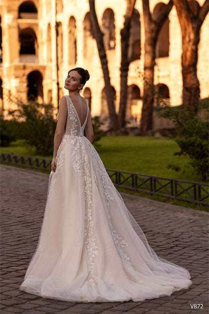 KatrinFAVORboutique-Beach style wedding dress Blushing bride Sparkly wedding gown