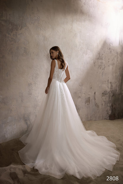KatrinFAVORboutique-Square neck wedding dresses Wedding attire dresses
