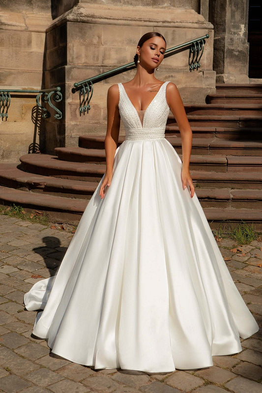 KatrinFAVORboutique-Simple gown wedding Best wedding dresses for women