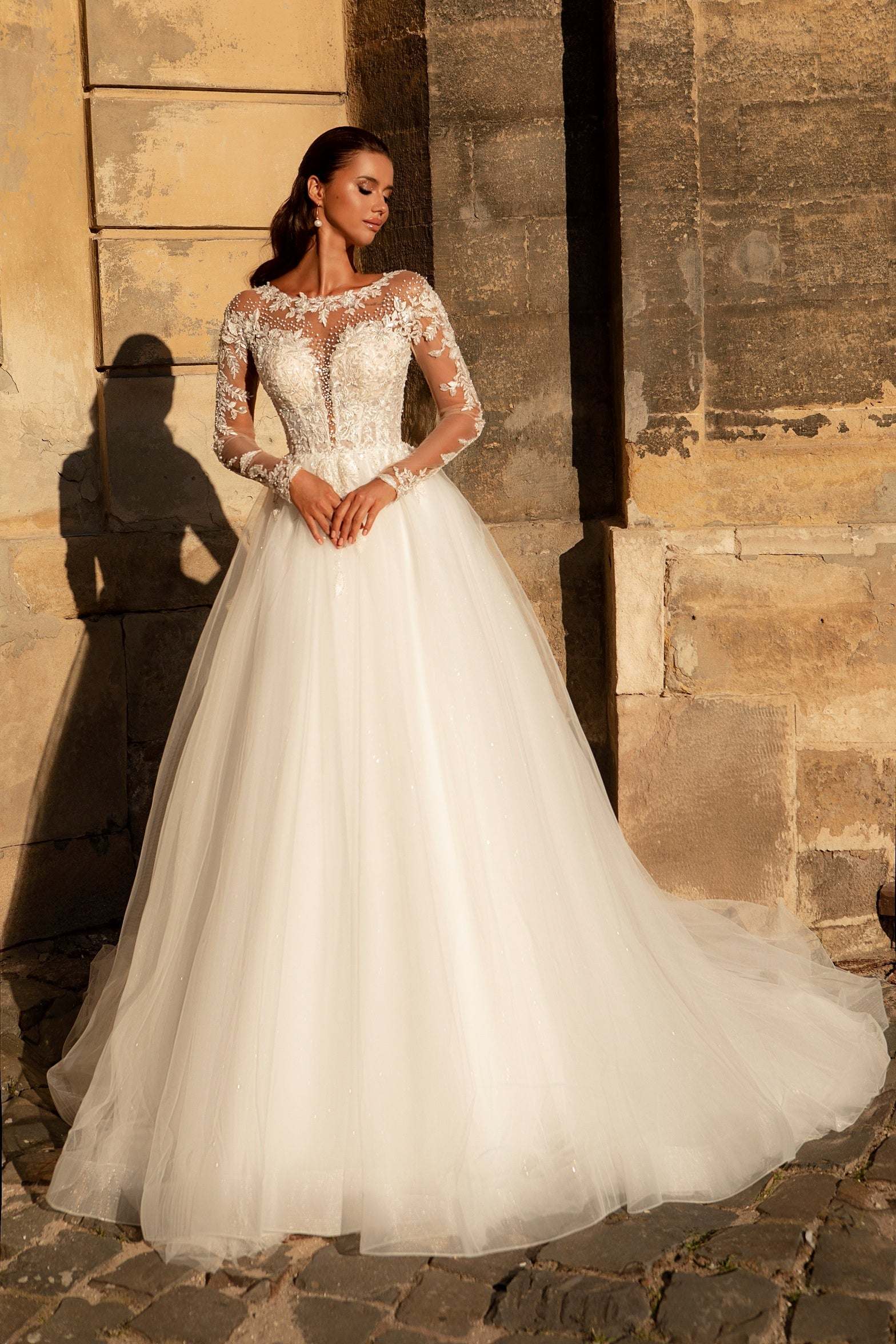 Embroidered long sleeve ballgown wedding dress 2 US / Off White Embroidered long sleeve ballgown wedding dress 2 US / Off White