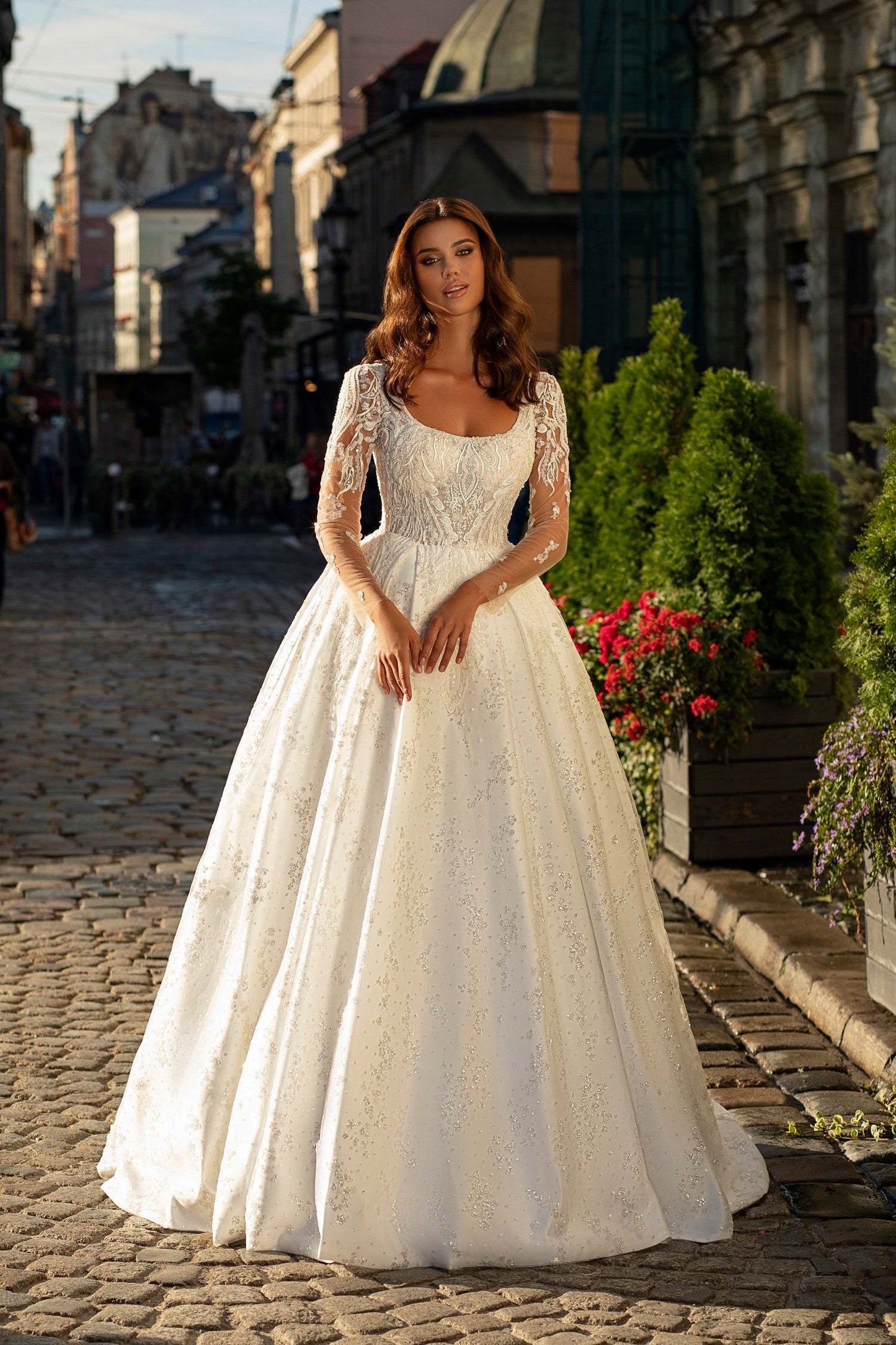 KatrinFAVORboutique-Wedding dress with scoop neckline Wedding gown classic