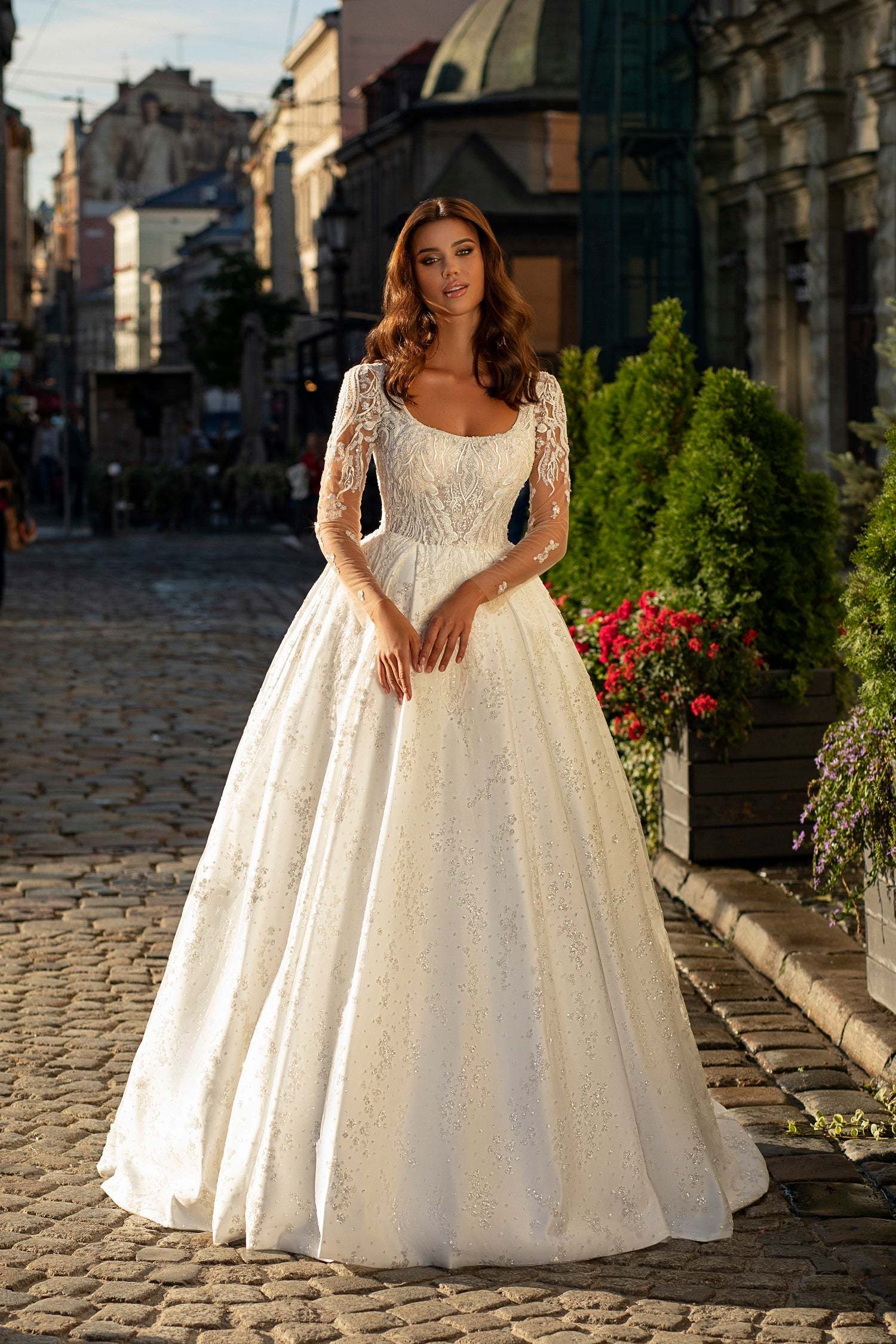 KatrinFAVORboutique-Wedding dress with scoop neckline Wedding gown classic