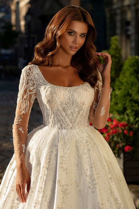 KatrinFAVORboutique-Wedding dress with scoop neckline Wedding gown classic