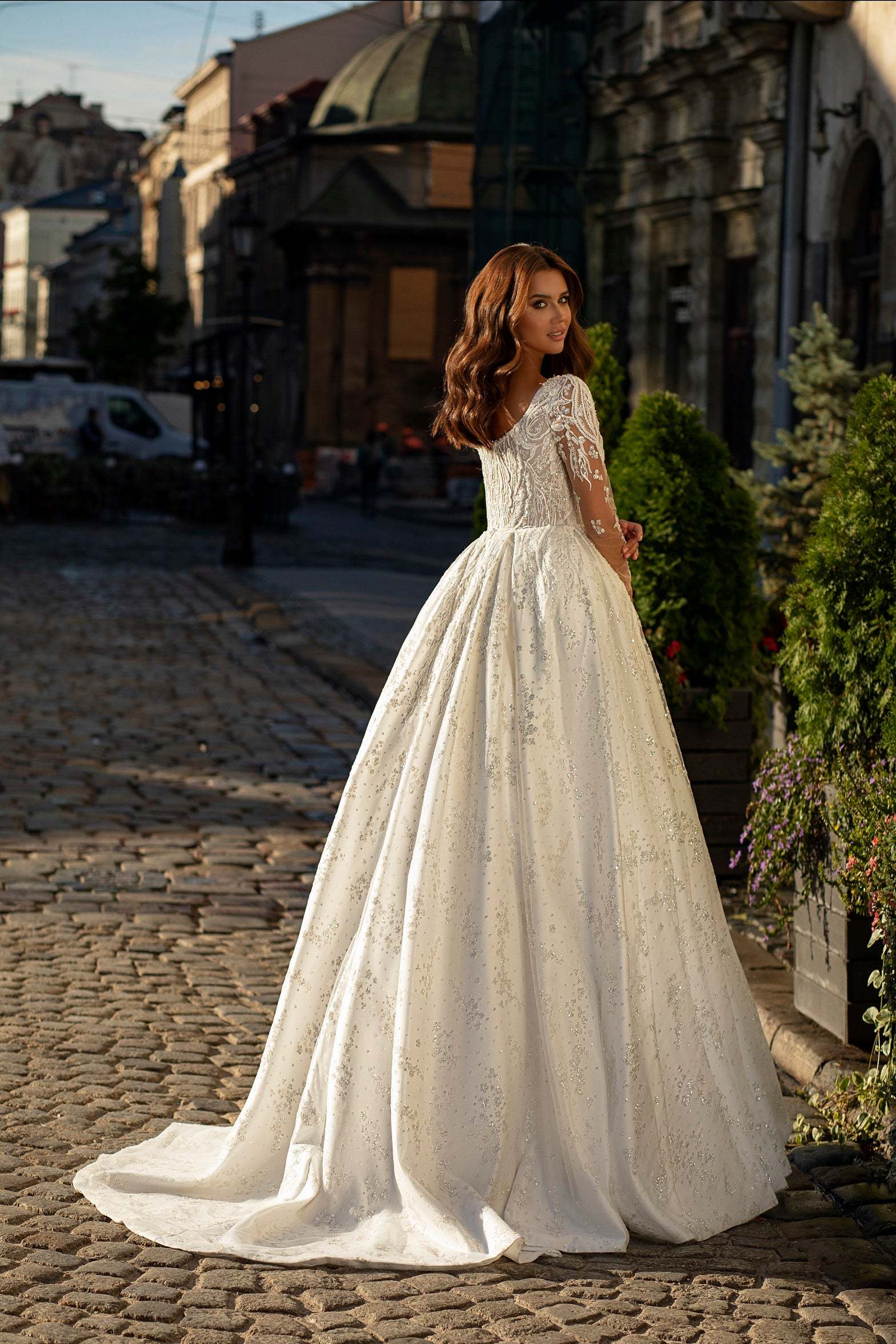KatrinFAVORboutique-Wedding dress with scoop neckline Wedding gown classic