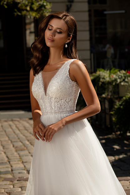 Simple a-line tulle wedding dress
